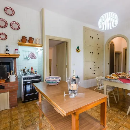 Campanile Sleeps 6 Pool Air Con Wifi